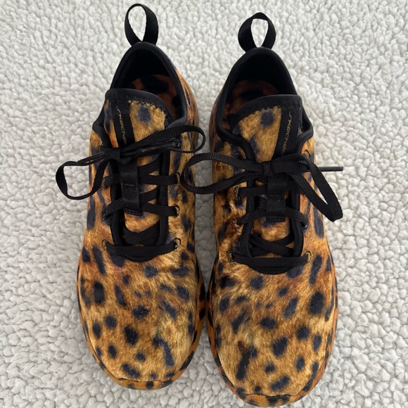 SKECHERS. Cute Animal Print Air-Cooled Memory Foam Sneakers. Size 7. Excell Cond - Picture 1 of 11